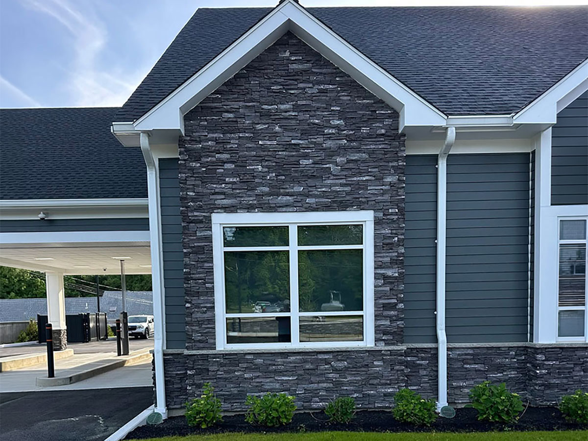 Eldorado Stone Dark Rundle veneer on the Taunton Federal Credit Union exterior in Wareham, MA