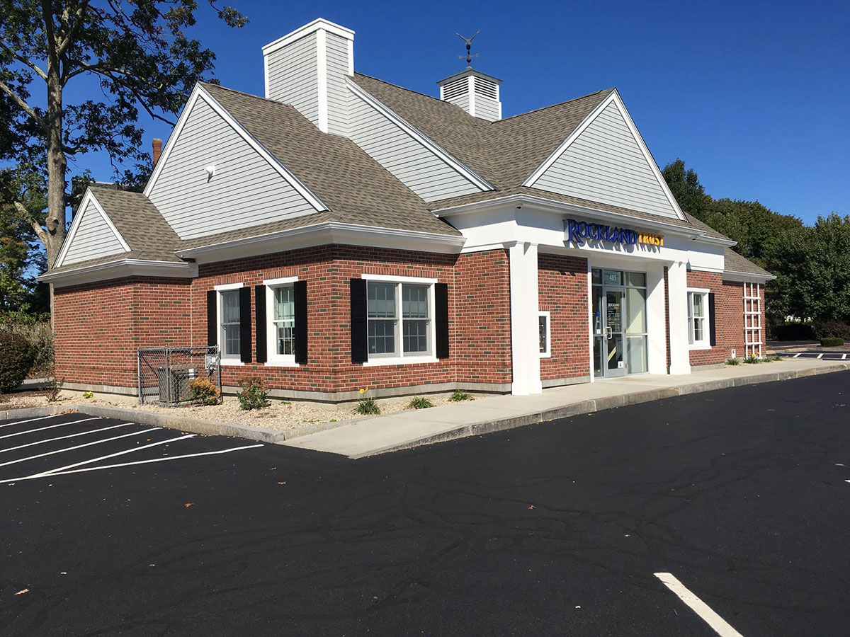 Side view of the Rockland Trust Bank brick veneer installation in Brockton, Massachusetts